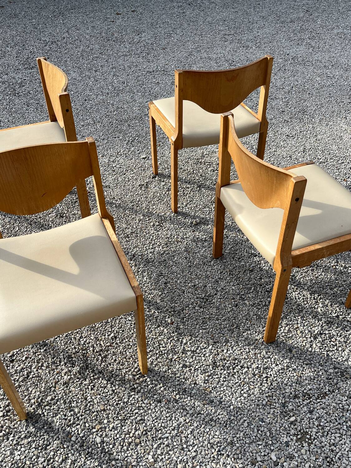 Set of 4 chairs in pine and beige skai / Horgen - Glarus