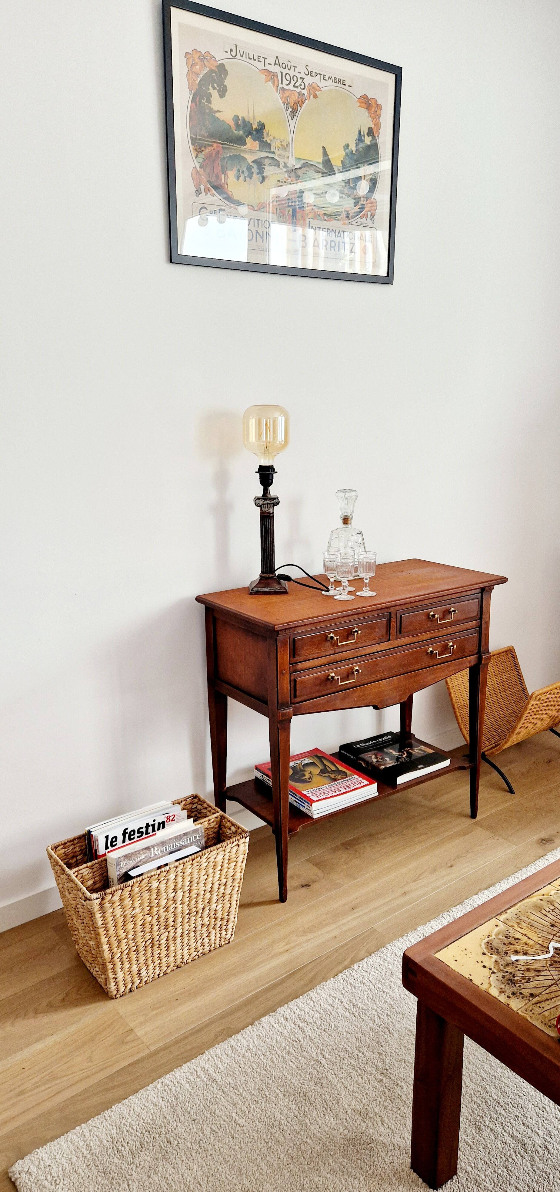 magazine holder in water hyacinth