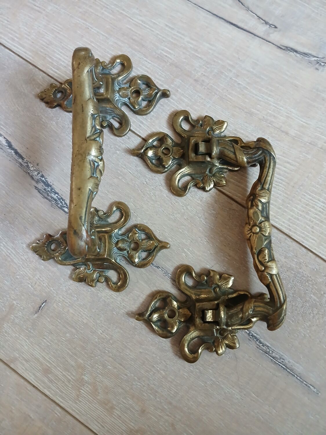 Paire de poignées en bronze L.Pinet