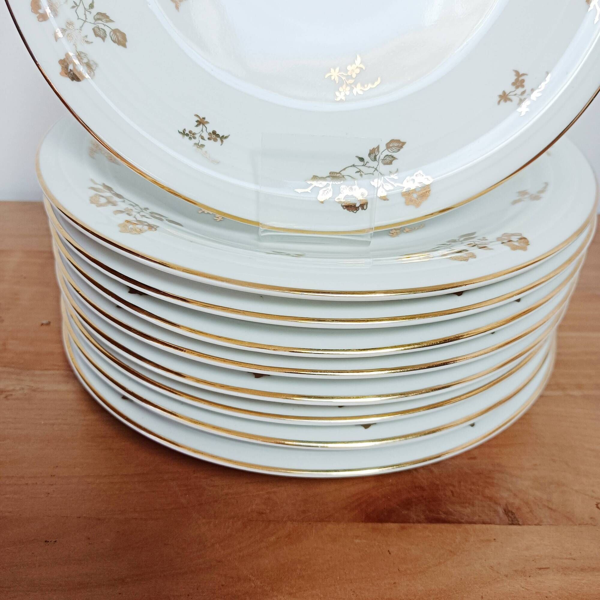 Set of 9 flat plates in Limoges porcelain, white and gold