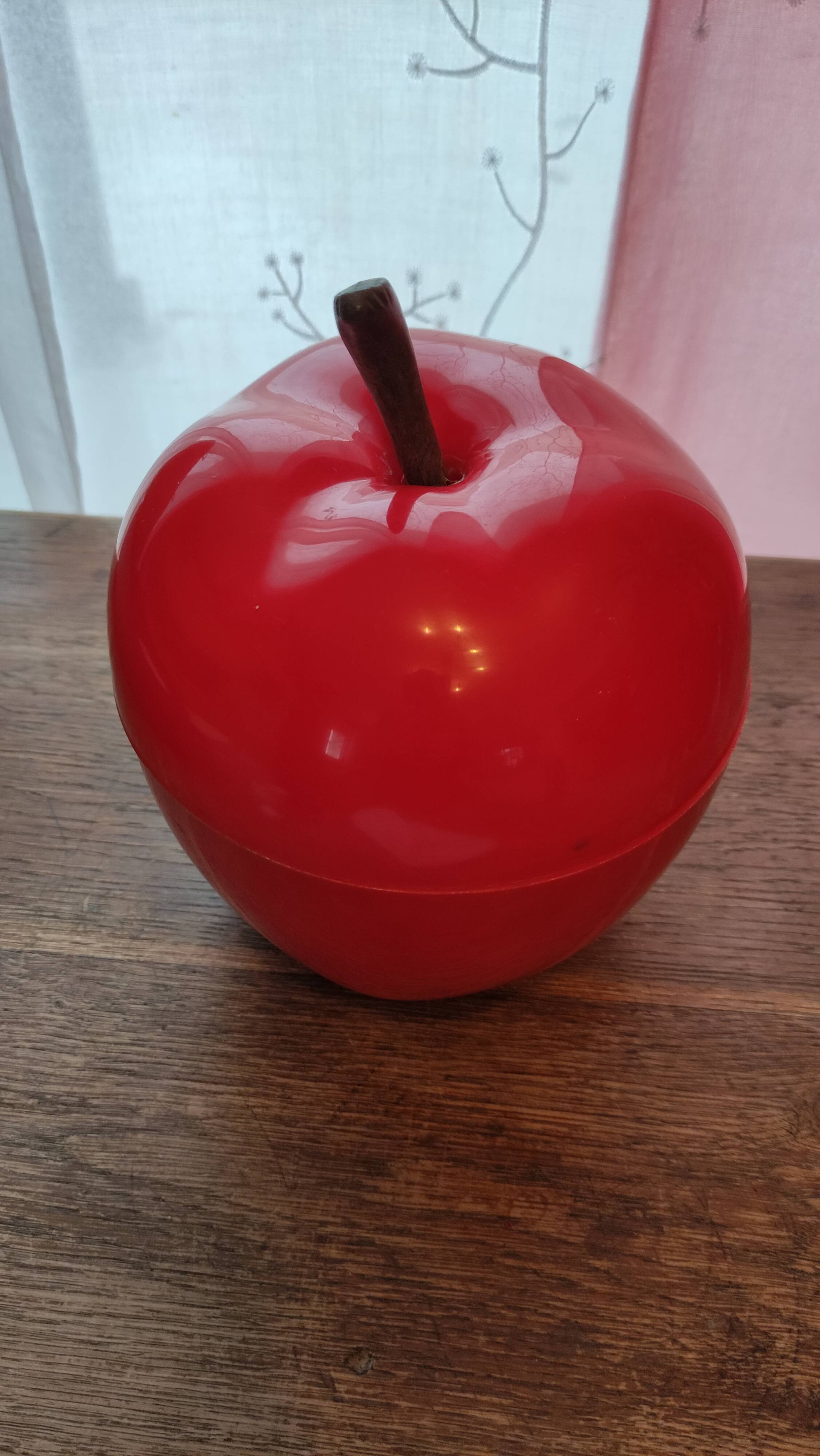 Vintage apple-shaped ice bucket