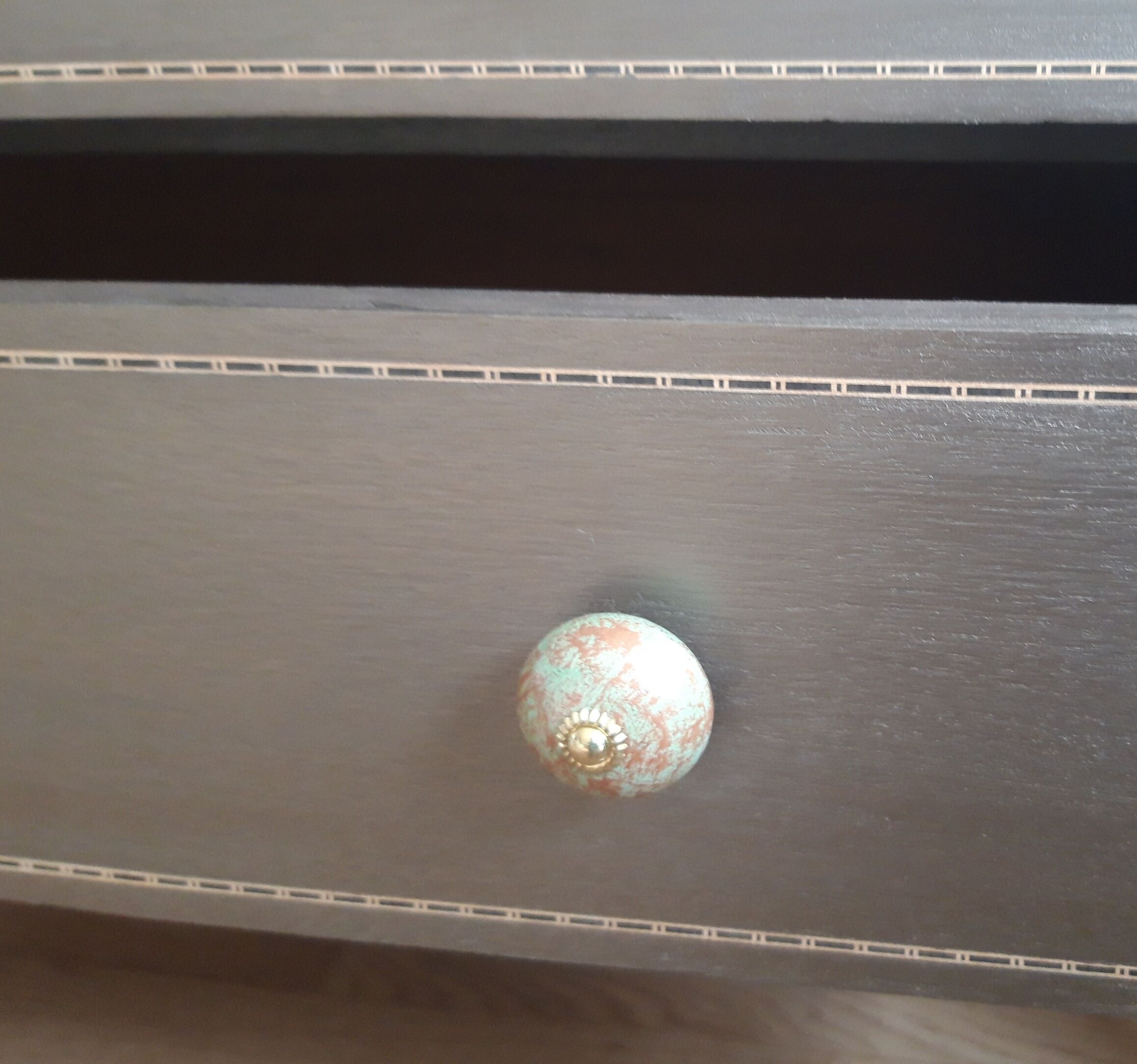 Antique chest of drawers