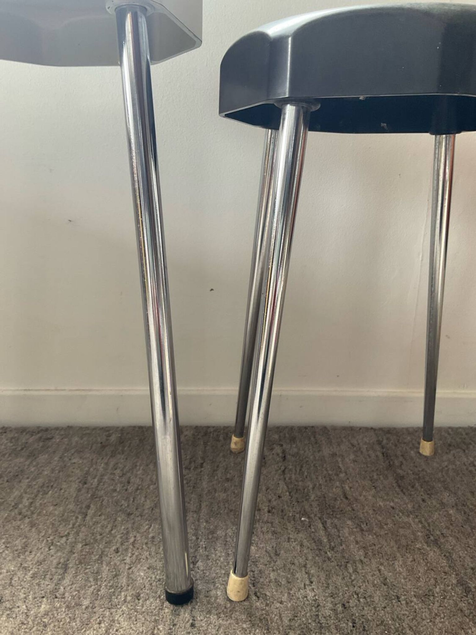 Duo de tabourets en bakélite, années 50