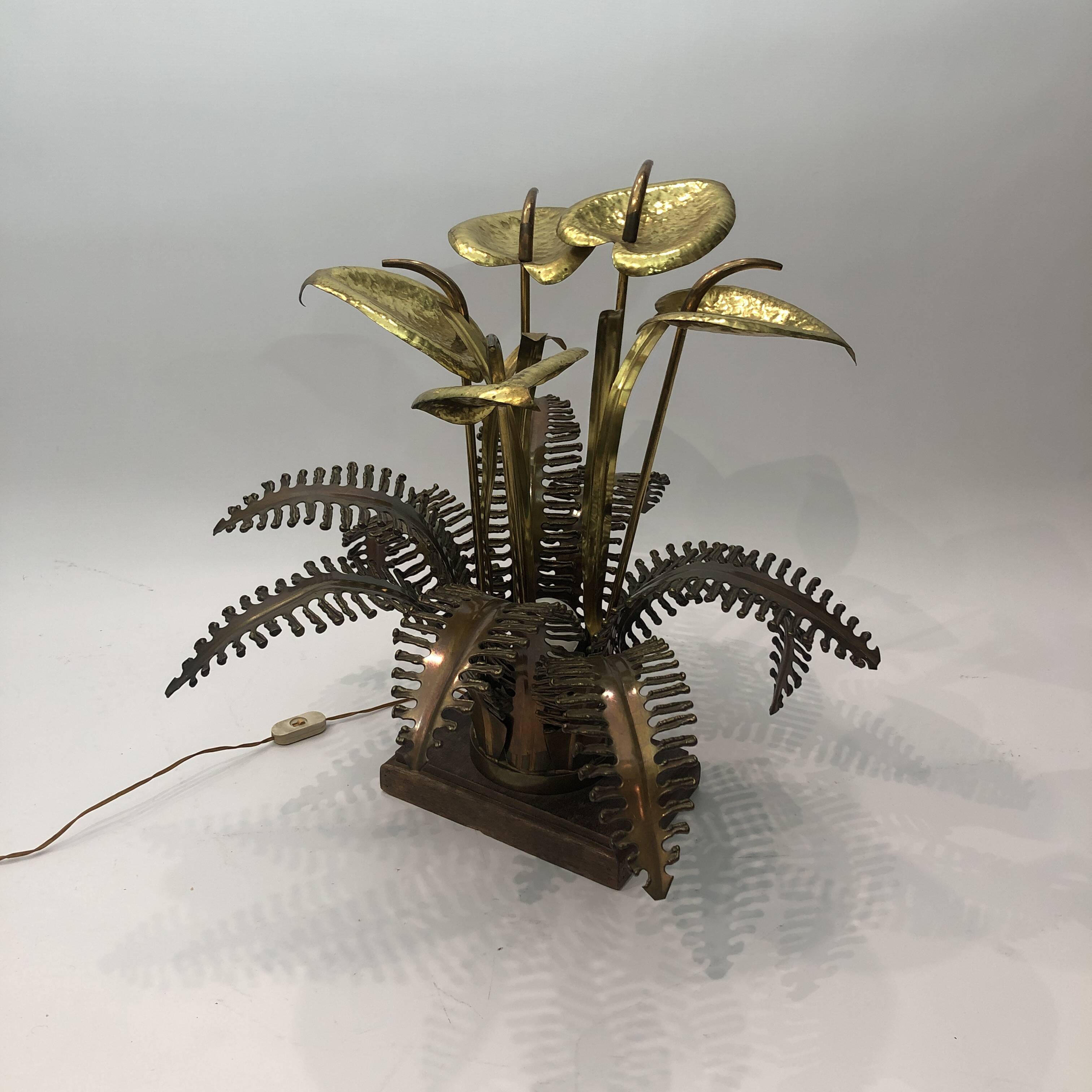 Jansen style Brass Lilies Table Lamp Midcentury Modern Hollywood Regency 1970s