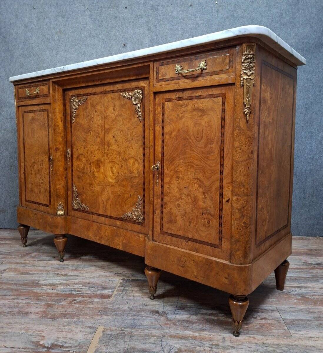 Sideboard in burl and marble – Transition Louis XV / Louis XVI