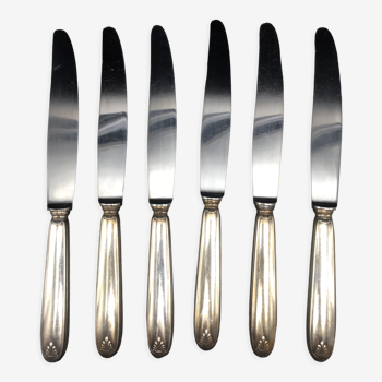 6 couteaux de table en métal argenté modèle coquille