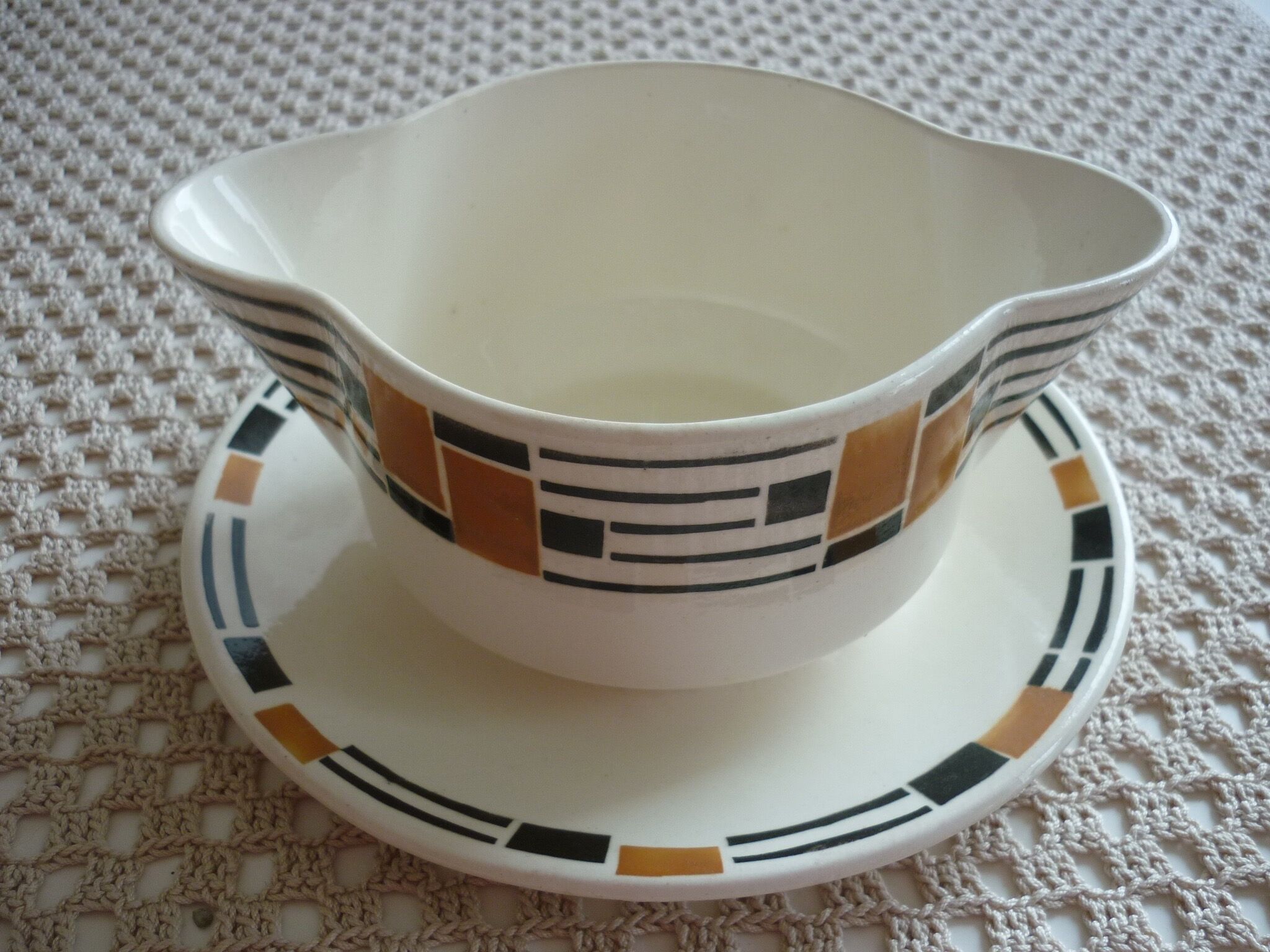 Saucière art nouveau, geometric decoration