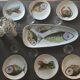 Set de 12 assiettes plates et grand plateau Poisson fruits de mer faïence Pornic France 60s