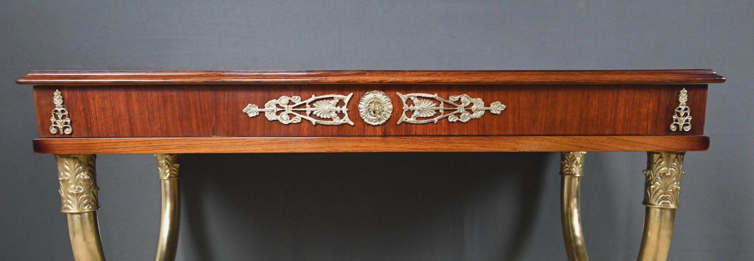 Console en placage d’acajou, style Empire – 1re partie XXe