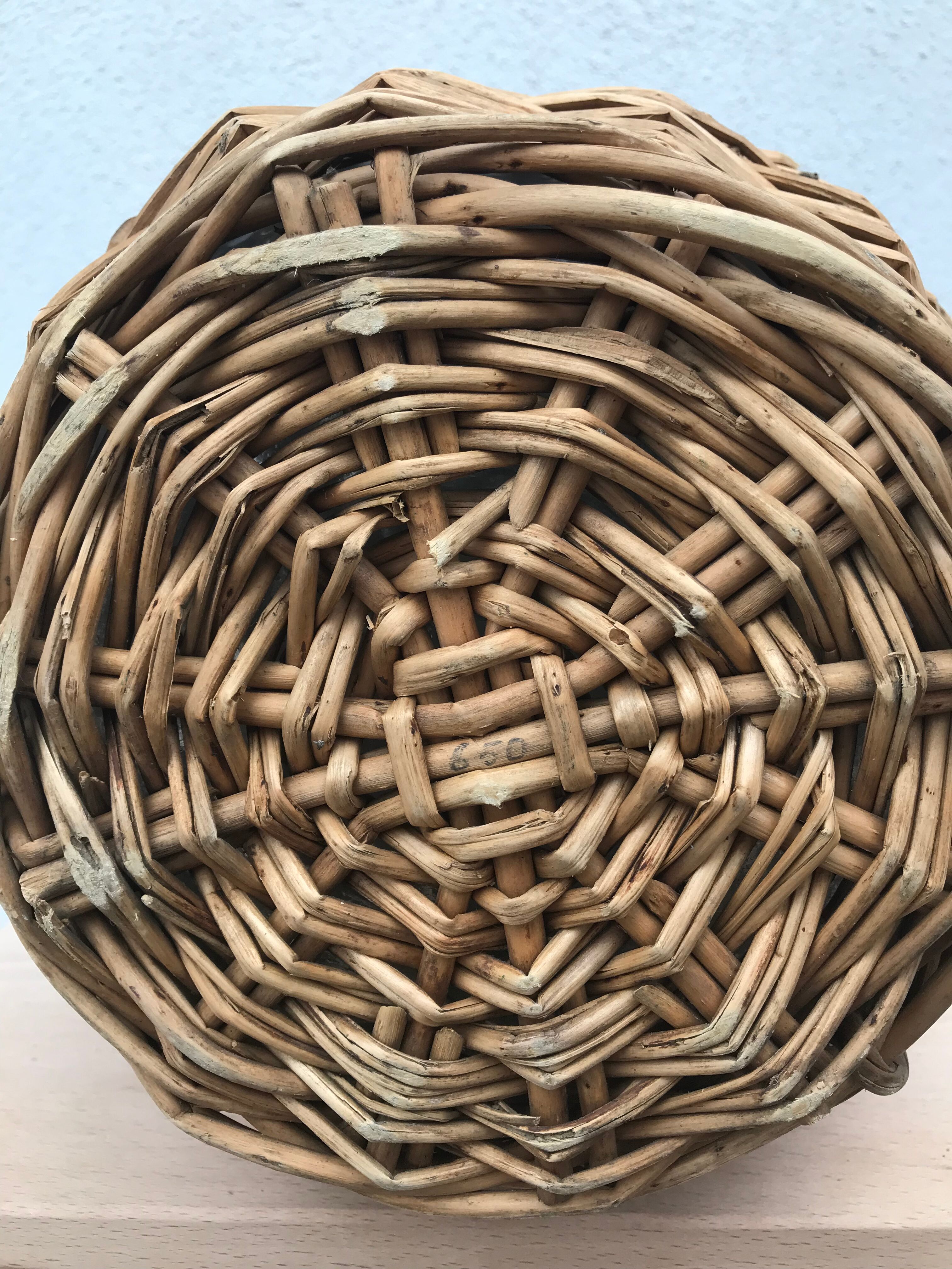 Braided wicker demijohn