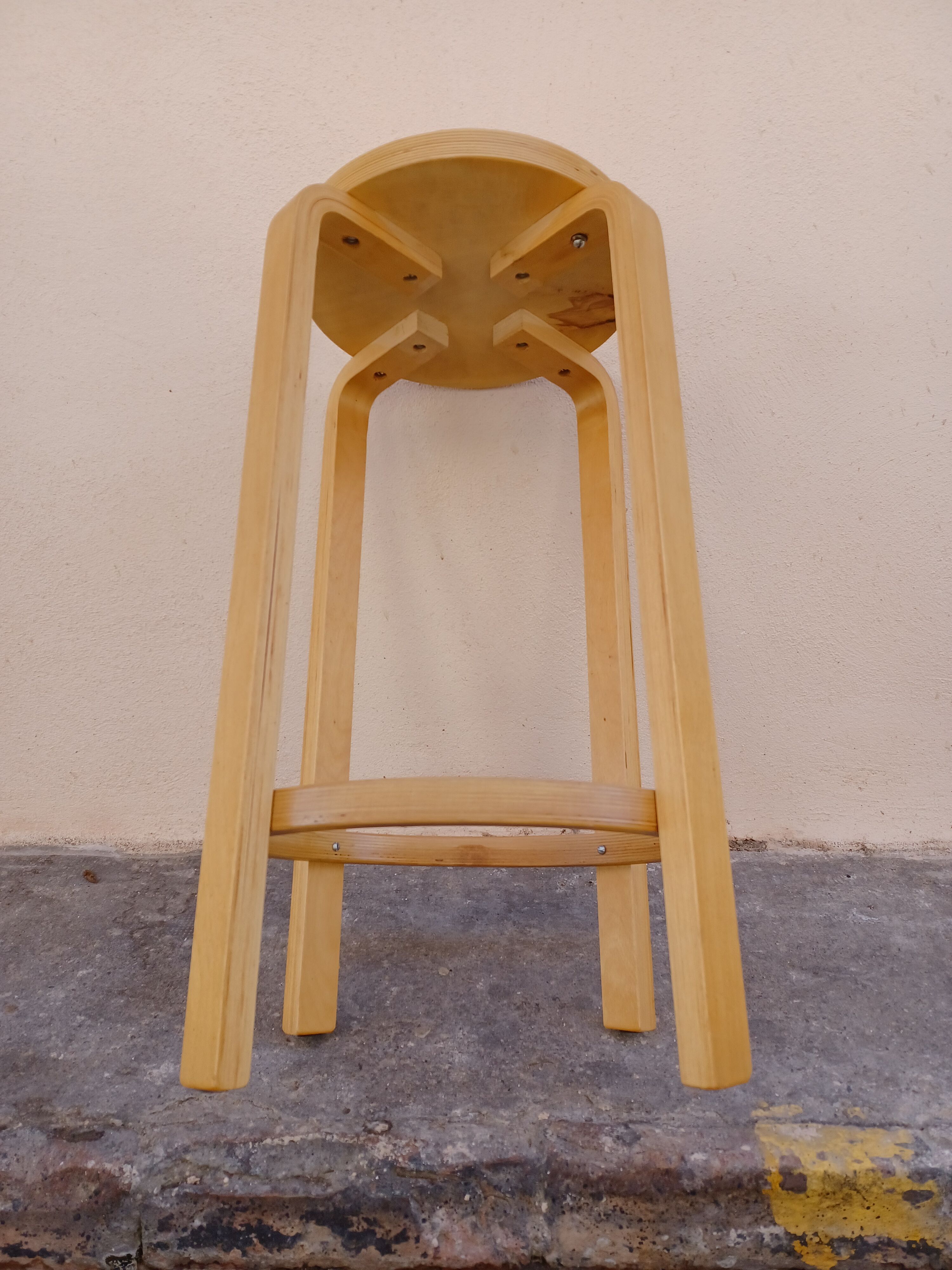 Bar stool