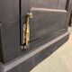 Armoire parisienne d’atelier noire