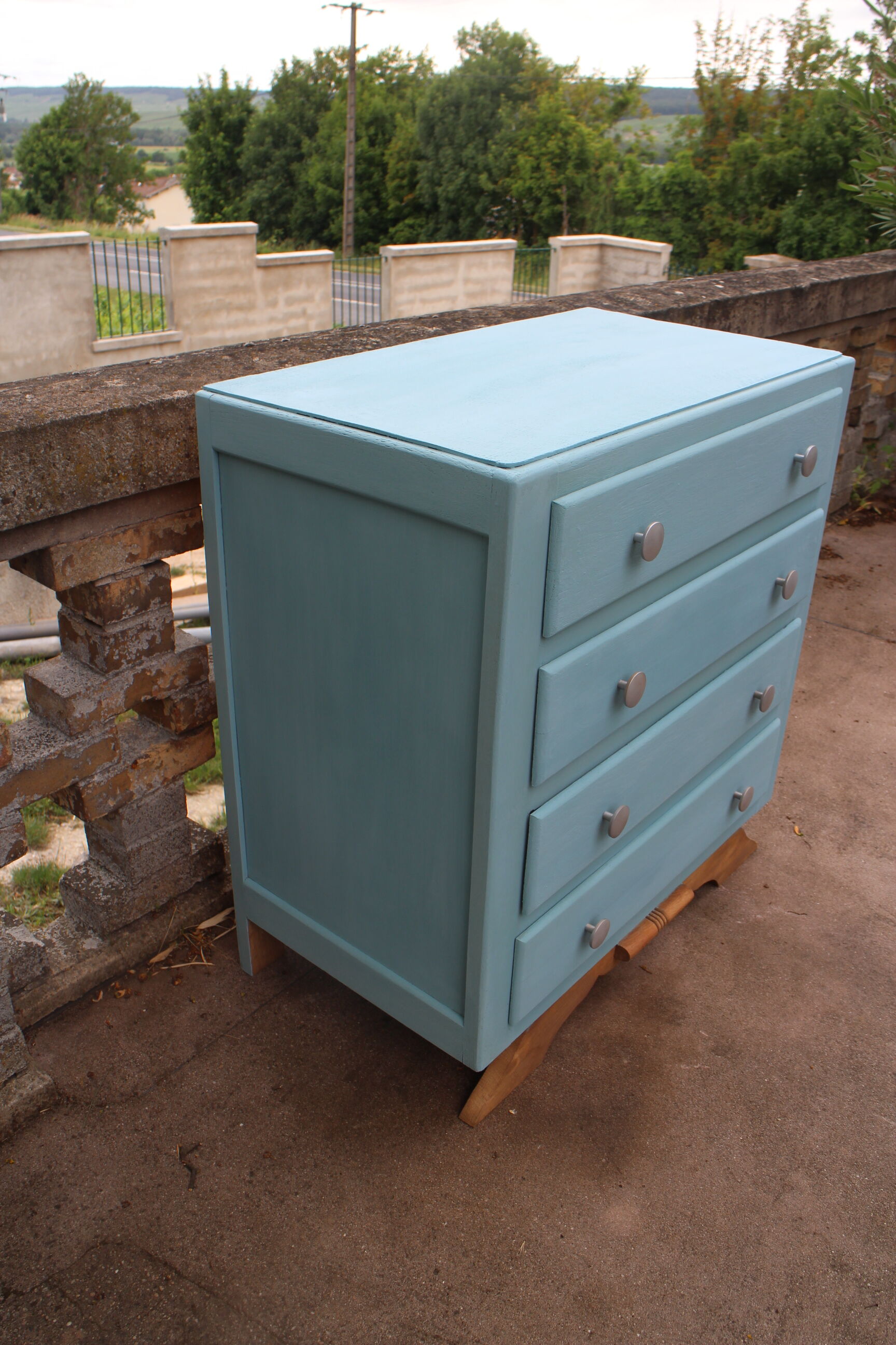 Commode foot mustache