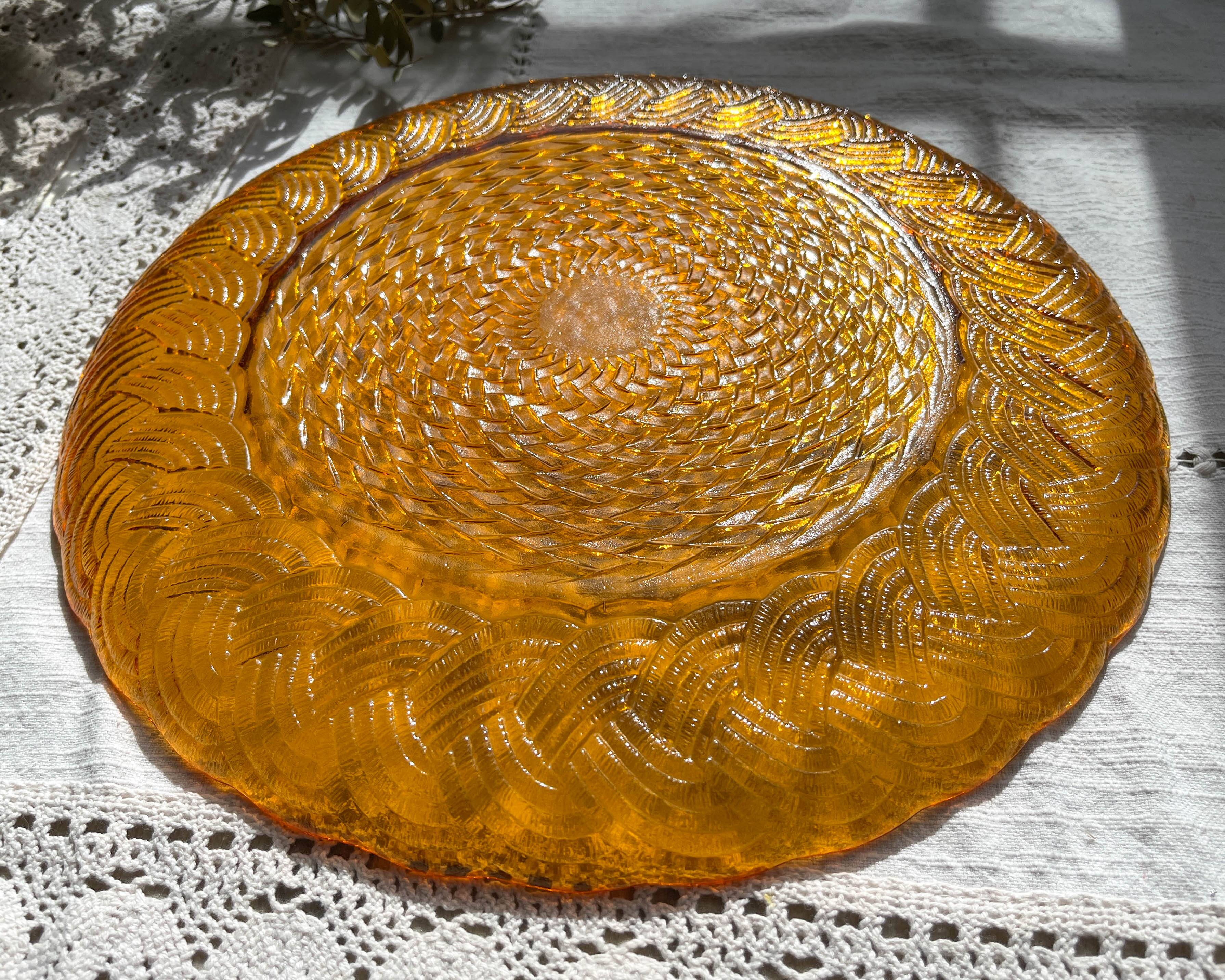 Plat rond en verre ambré ATLANTIC Arcoroc France 1950