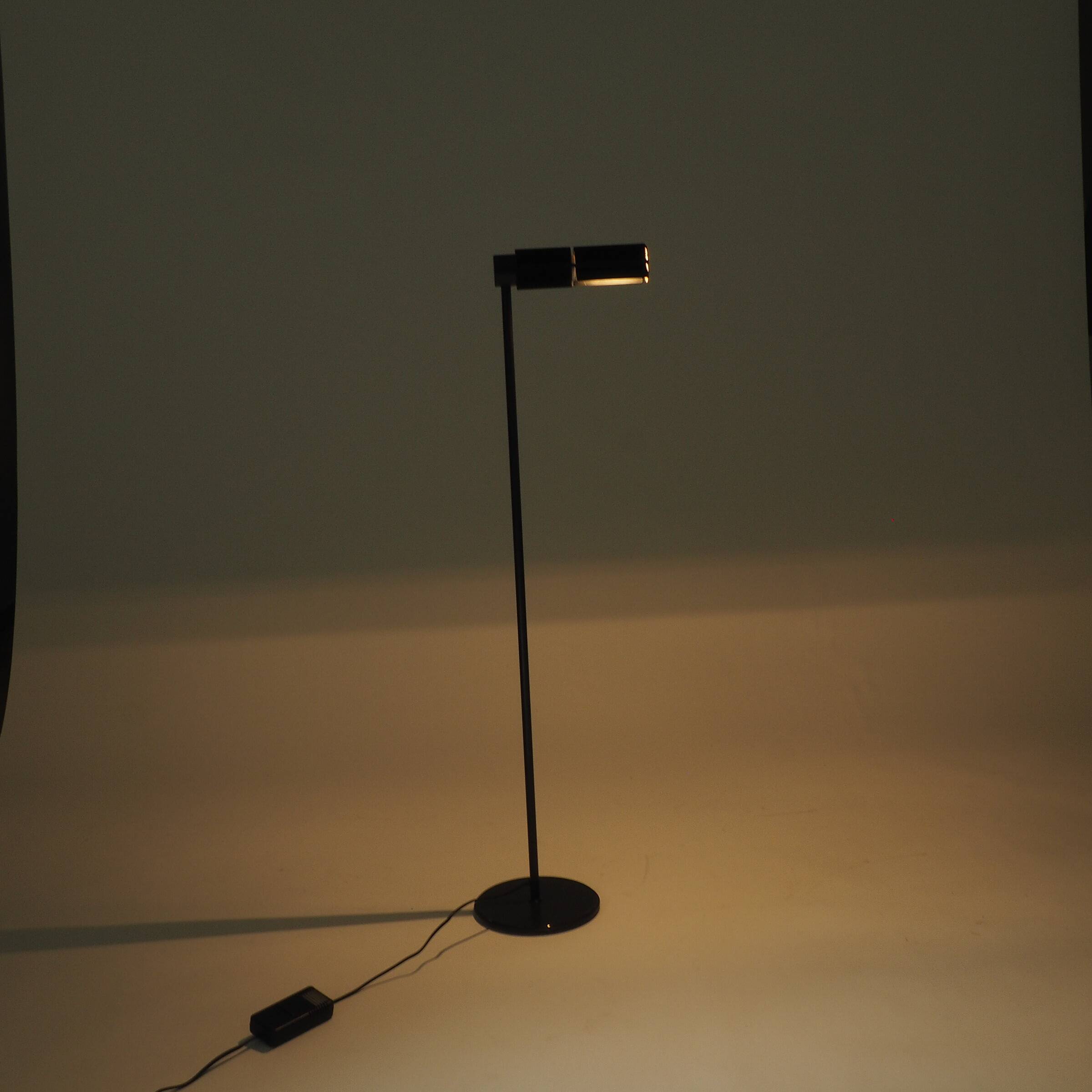 Lampe sur pied Haloprofil 878HR par Viktor Frauenknecht pour Swiss Lamps en noir