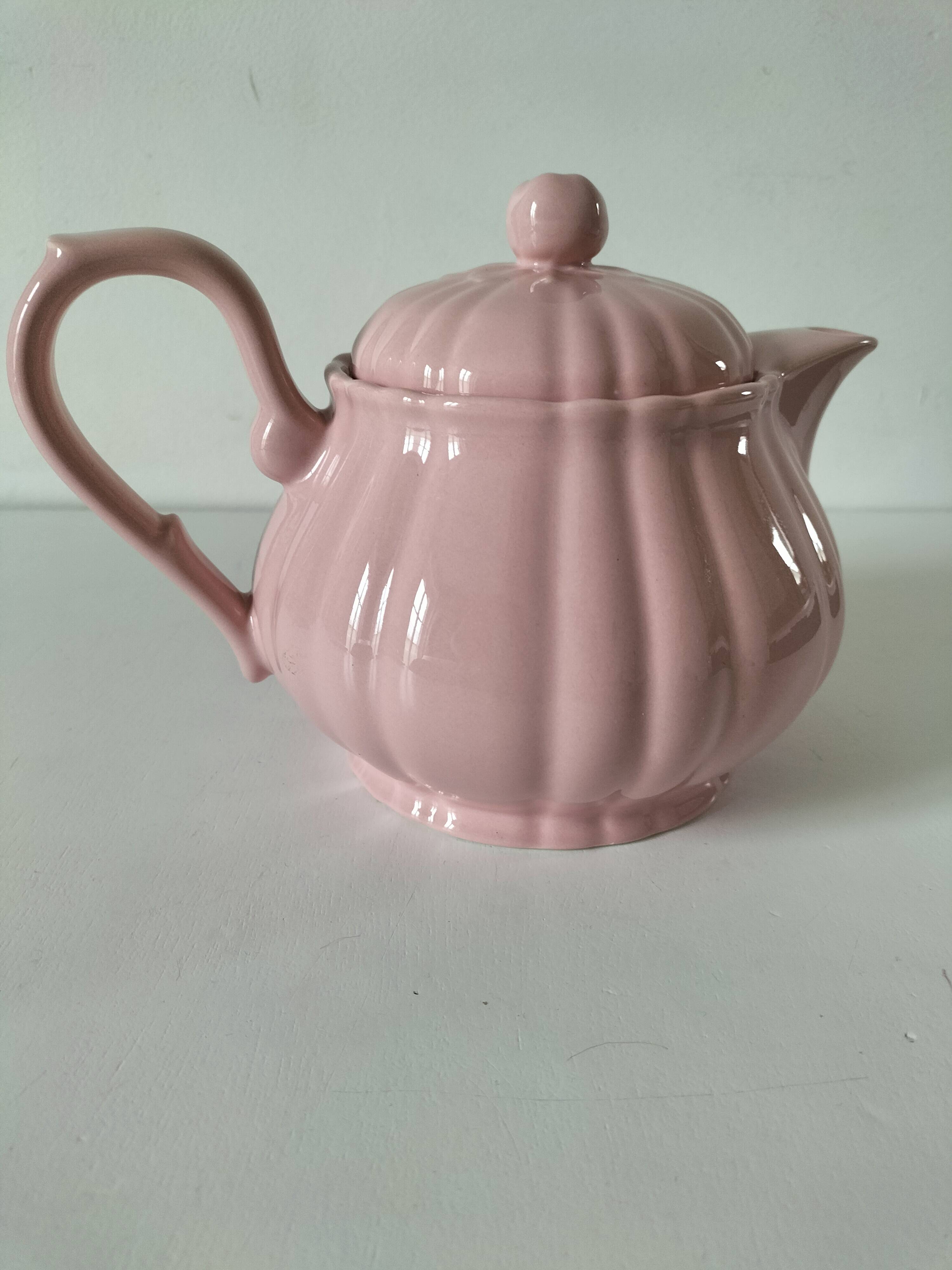 Vintage mid-century ribbed pink powder teapot by Salins.