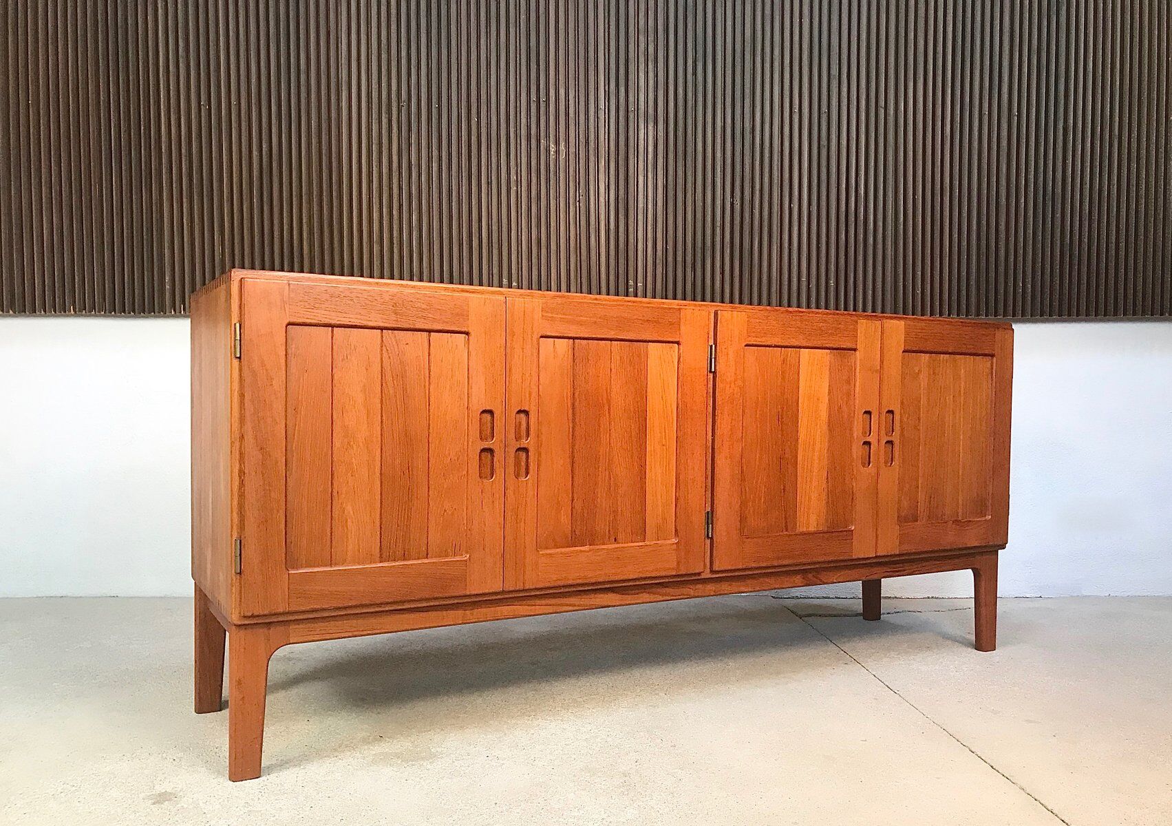 Buffet scandinave en teck massif, Danemark années 1960