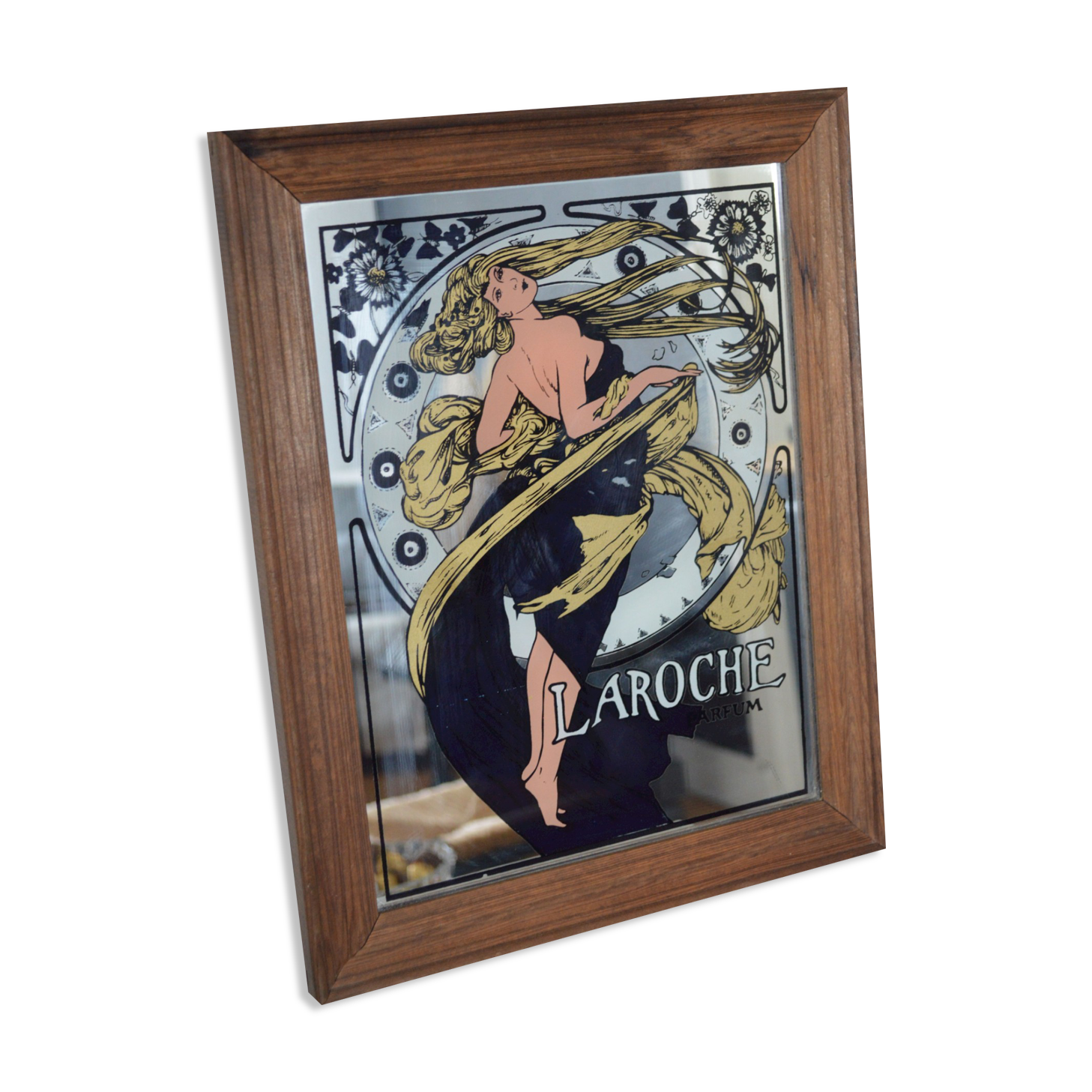 Mirror illustration Laroche