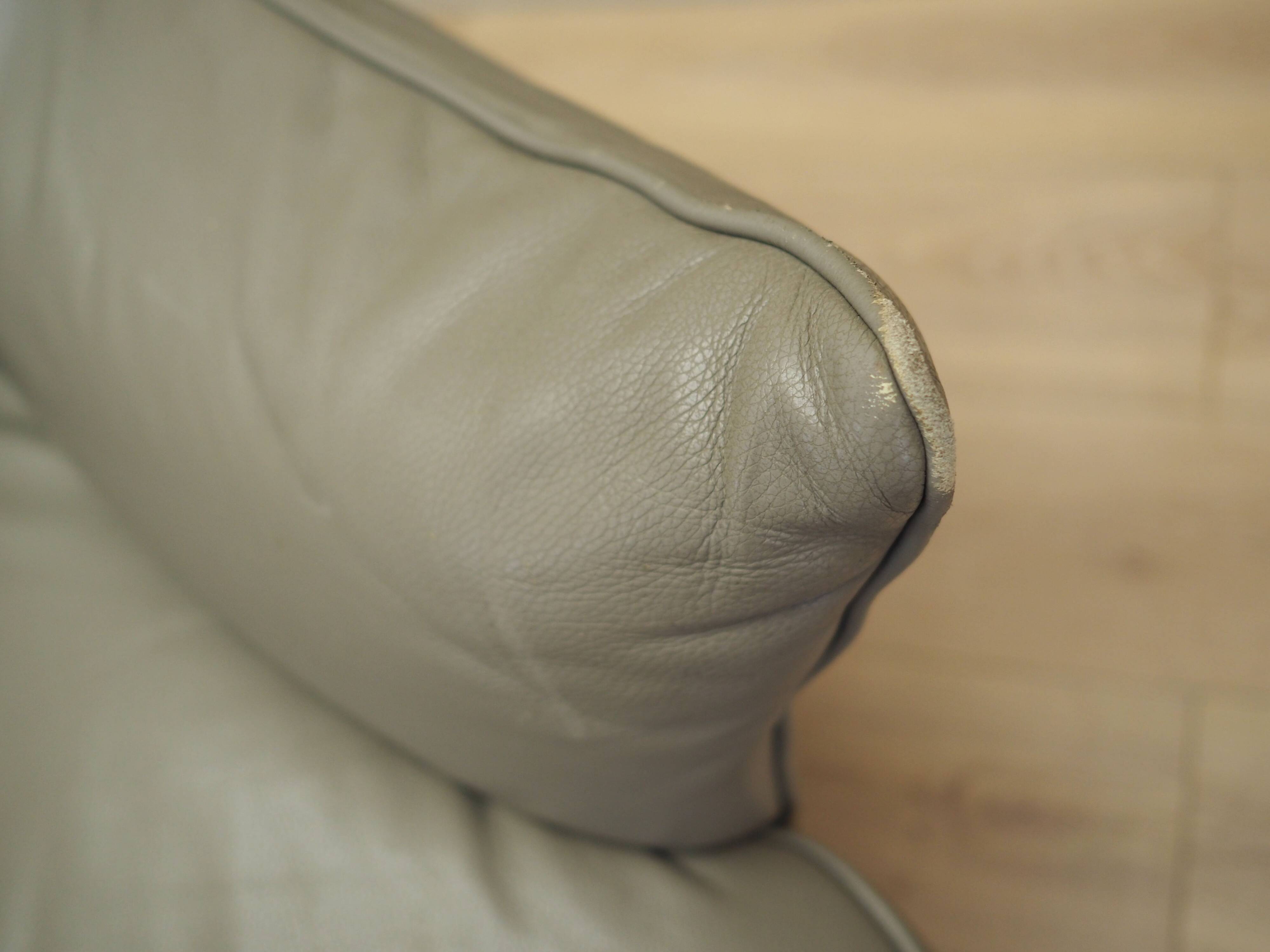 Leather swivel armchair, Italian design, 1990s, manufacture: Natuzzi