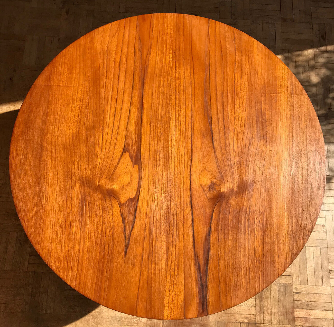 Table basse ronde en tek des années 1960