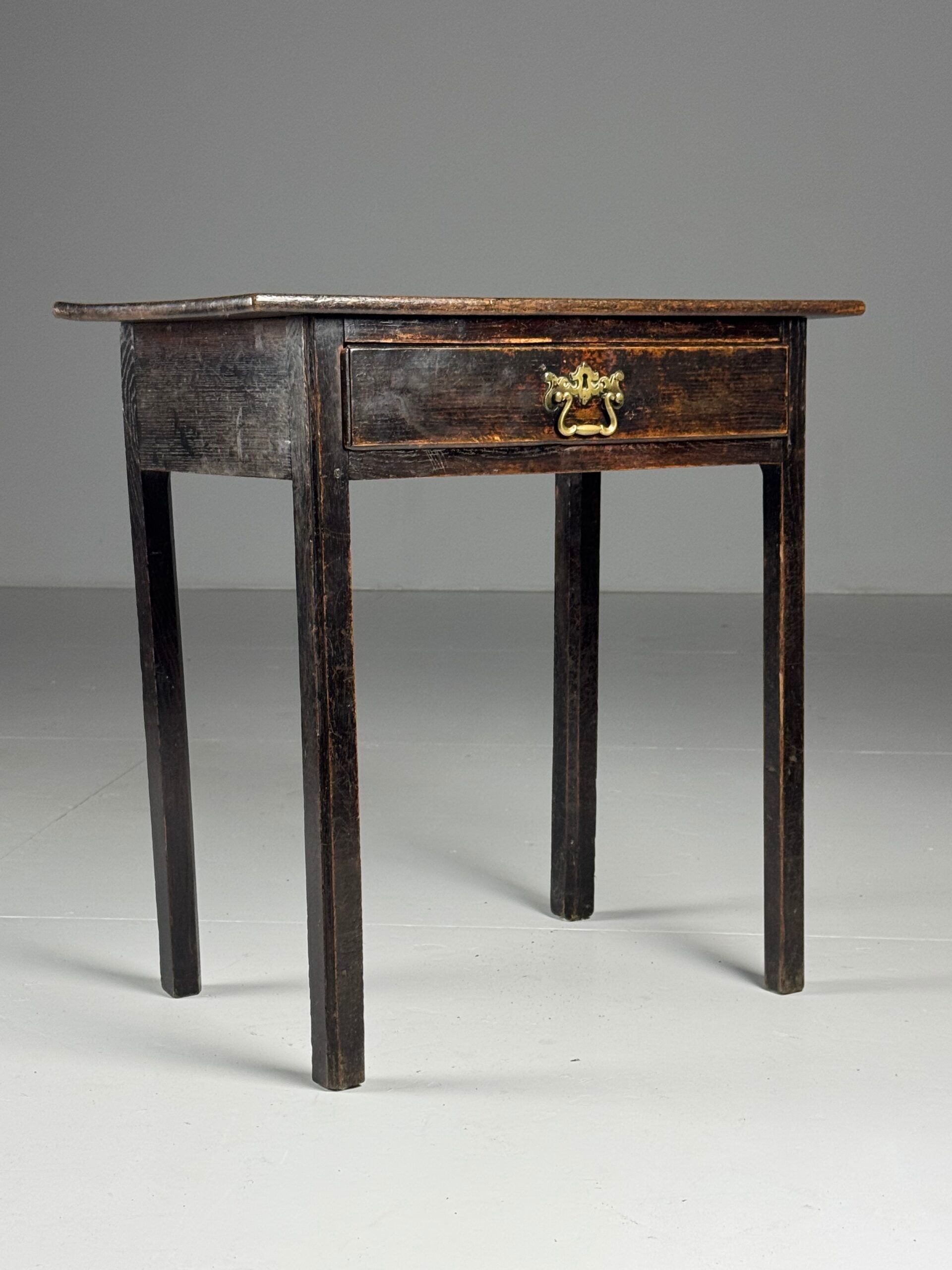 Table anglaise du XVIIe siècle