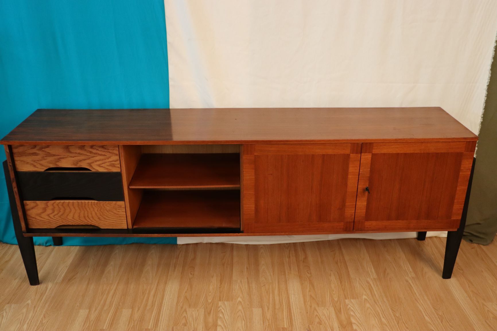 Great vintage sidebard