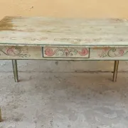 Lacquered wooden writing table, lacquered and painted, 18th century. Tuscan.