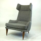 Fauteuil à oreilles monumental gris autrichien du milieu du siècle par Oswald Haerdtl
