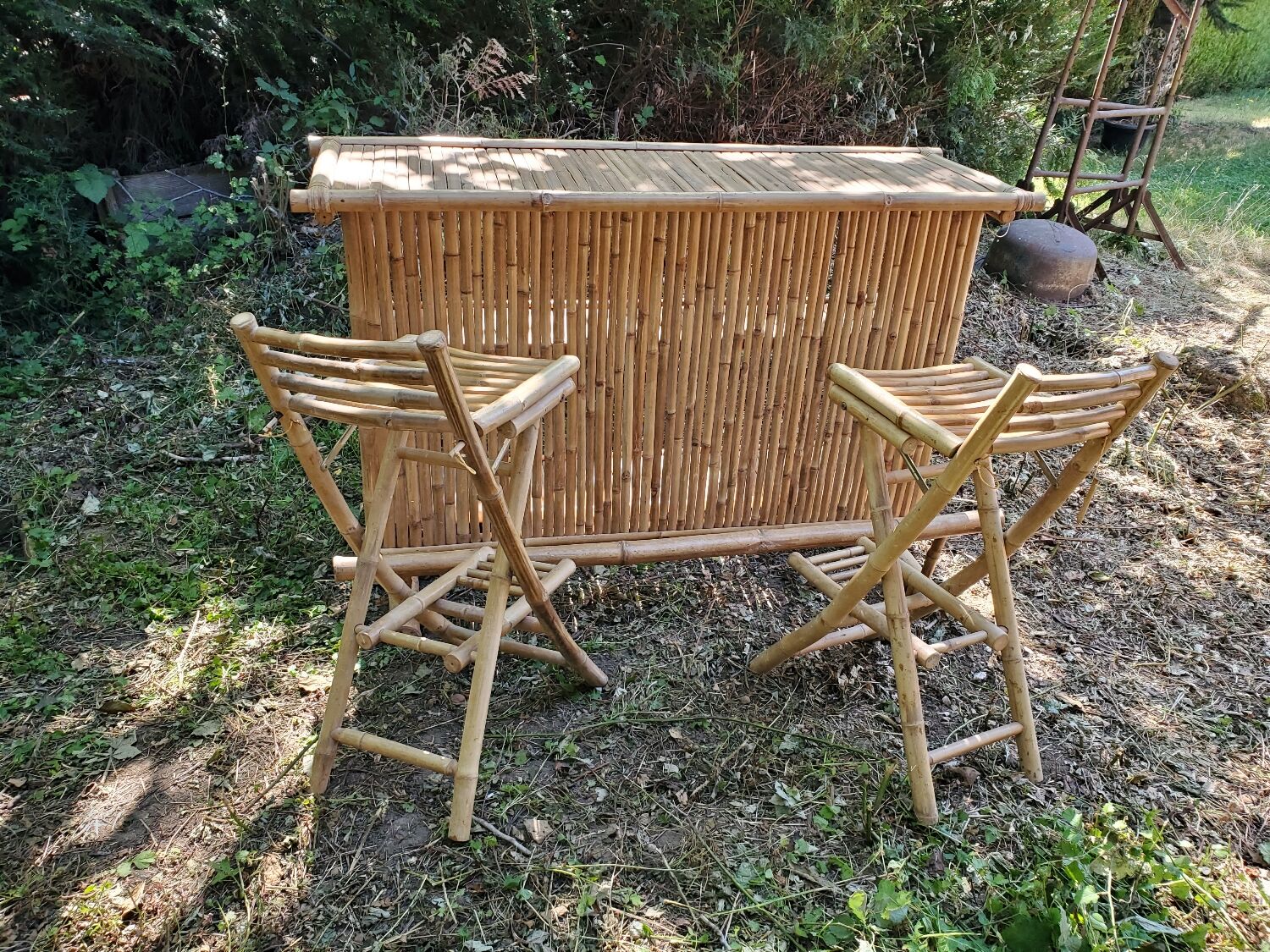 Bamboo bar and 2 vintage stools