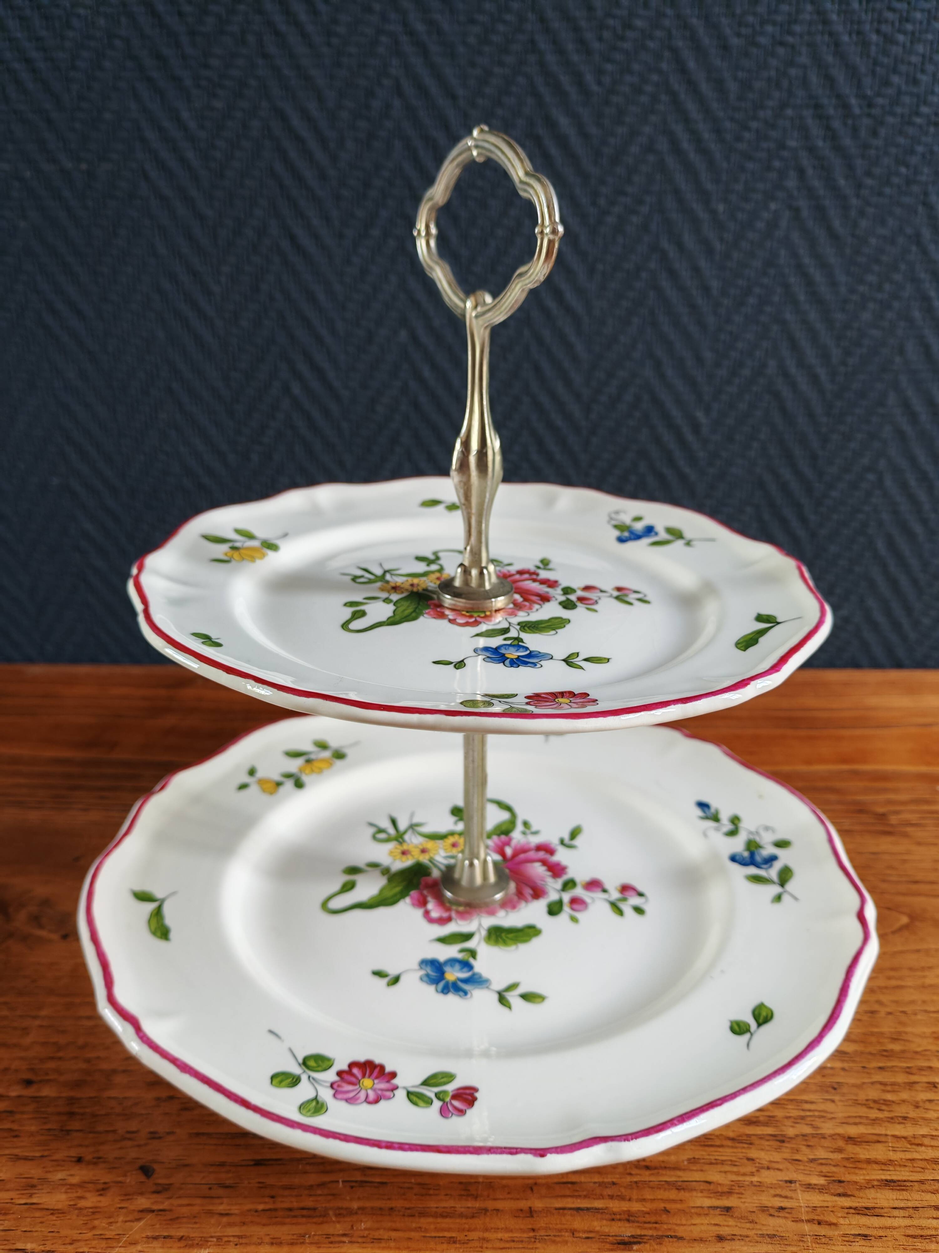Two-tier porcelain cake stand