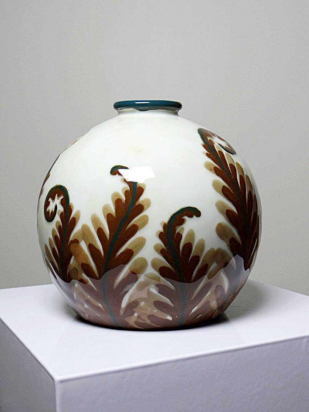 Small porcelain ball vase Tharaud Limoges circa 1920-1940
