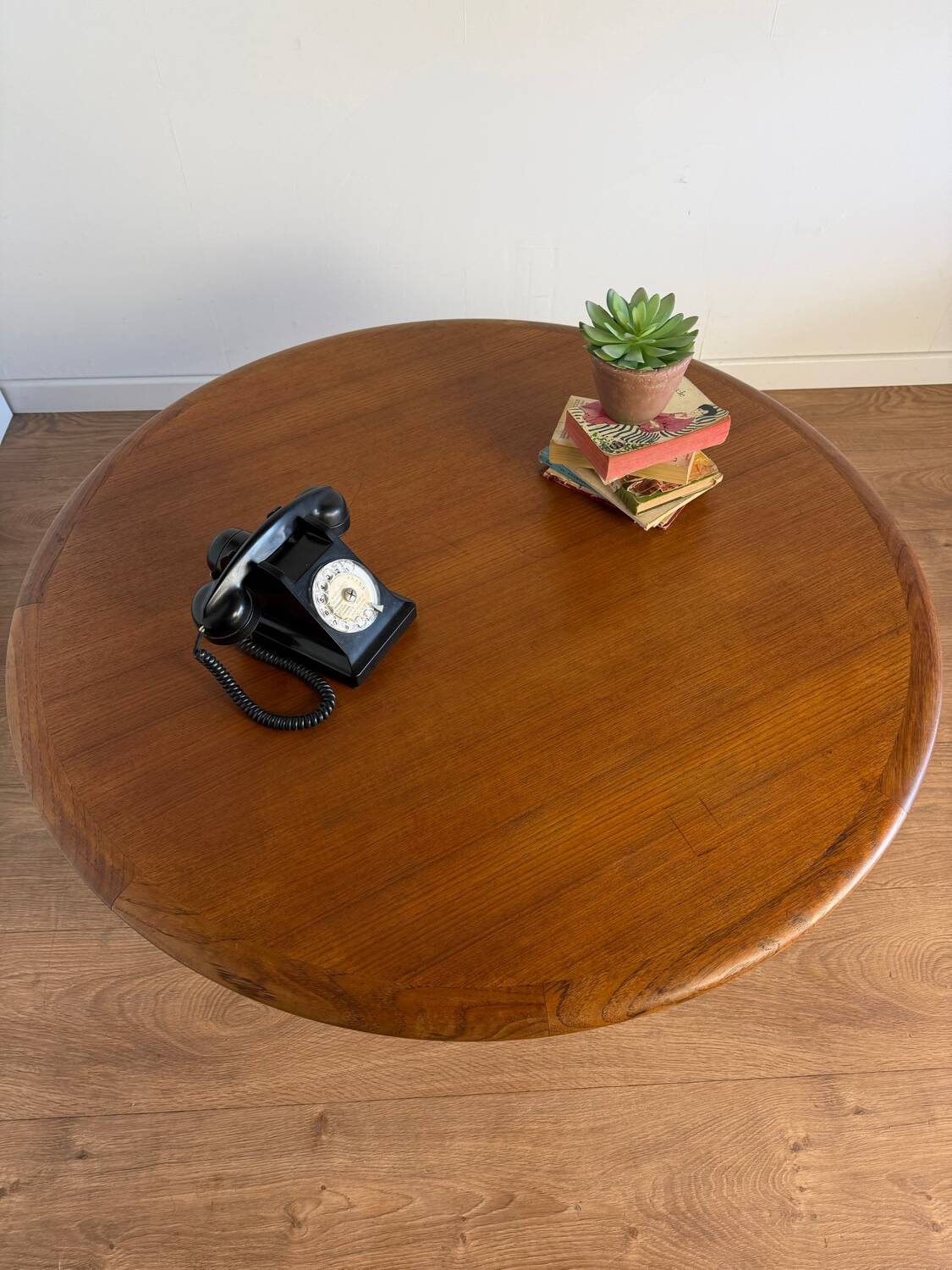 Vintage Danish round coffee table – in the style of Johannes Andersen