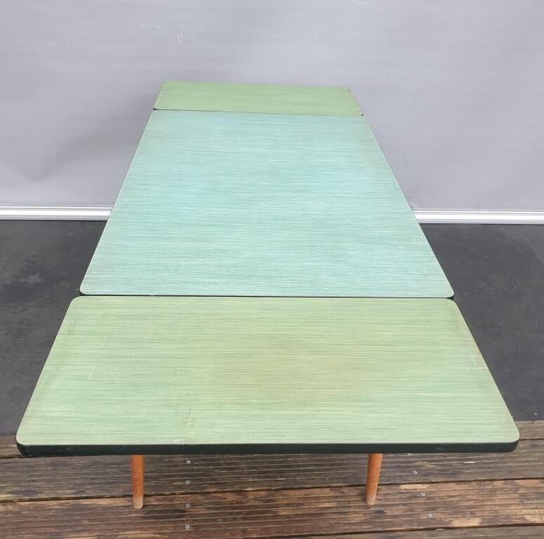 Expandable compass feet table and green vinyl tray from China