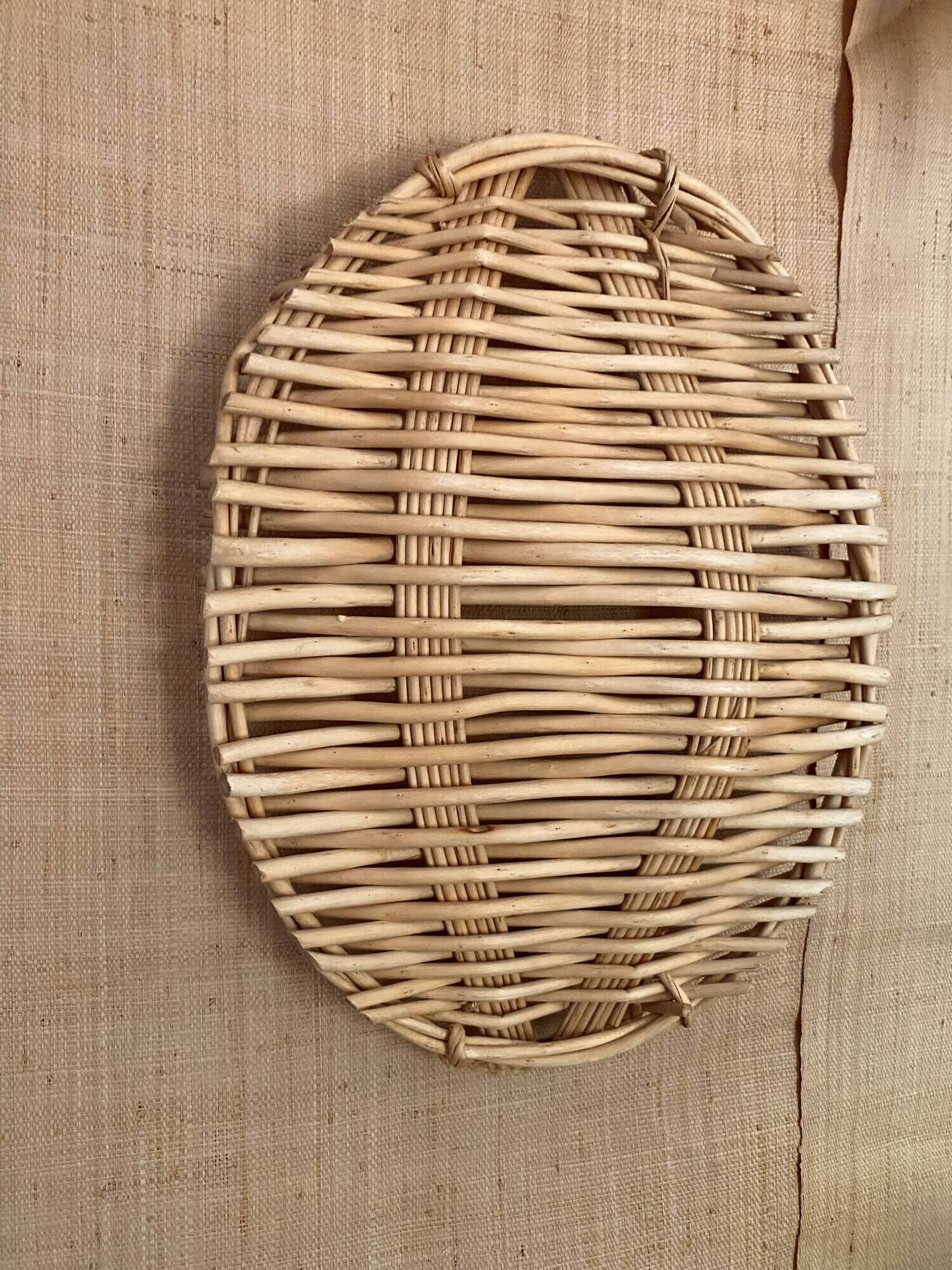 Wicker plateau with 2 handles