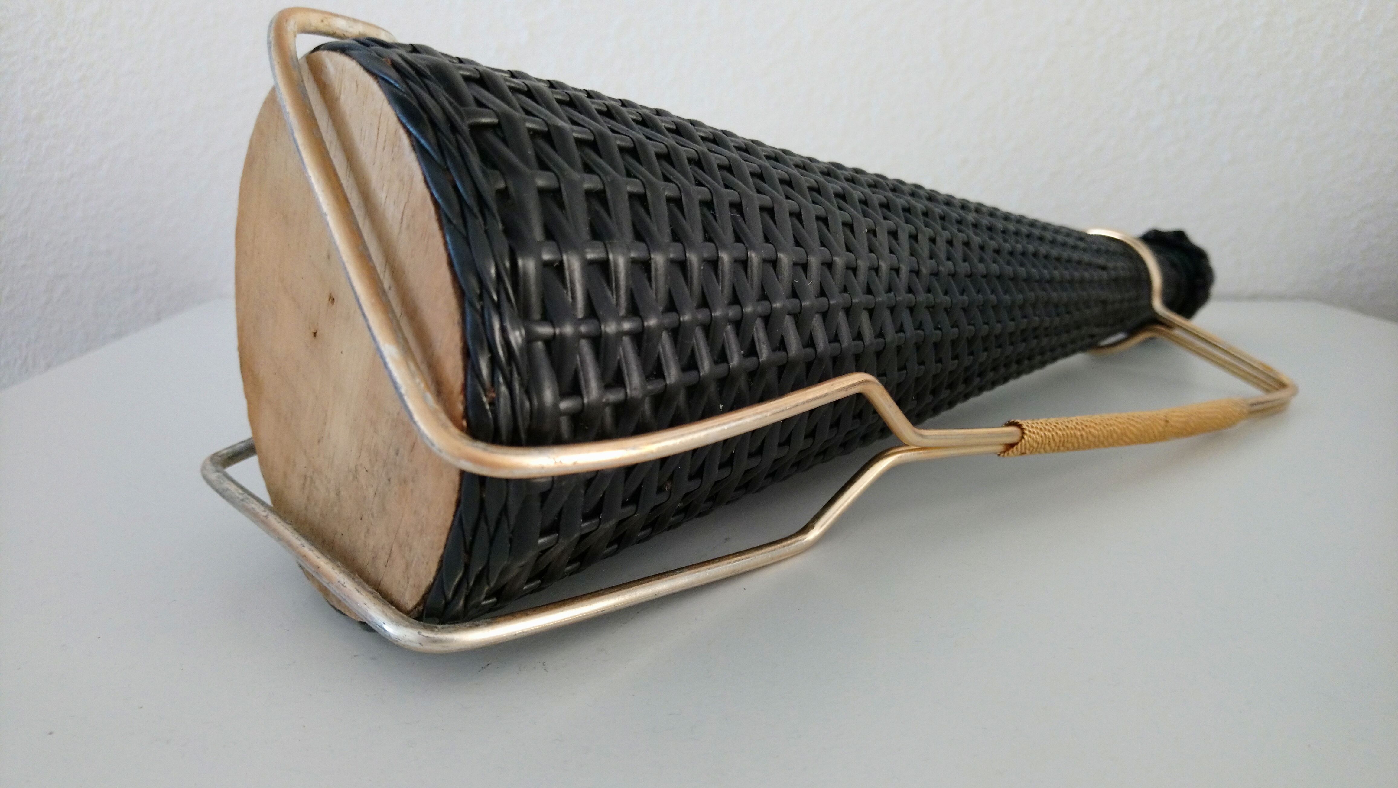 Bottle glass and black of the 1960s scoubidou