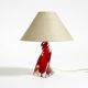 Lampe de table du milieu du siècle en verre cristal solide rouge et transparent.