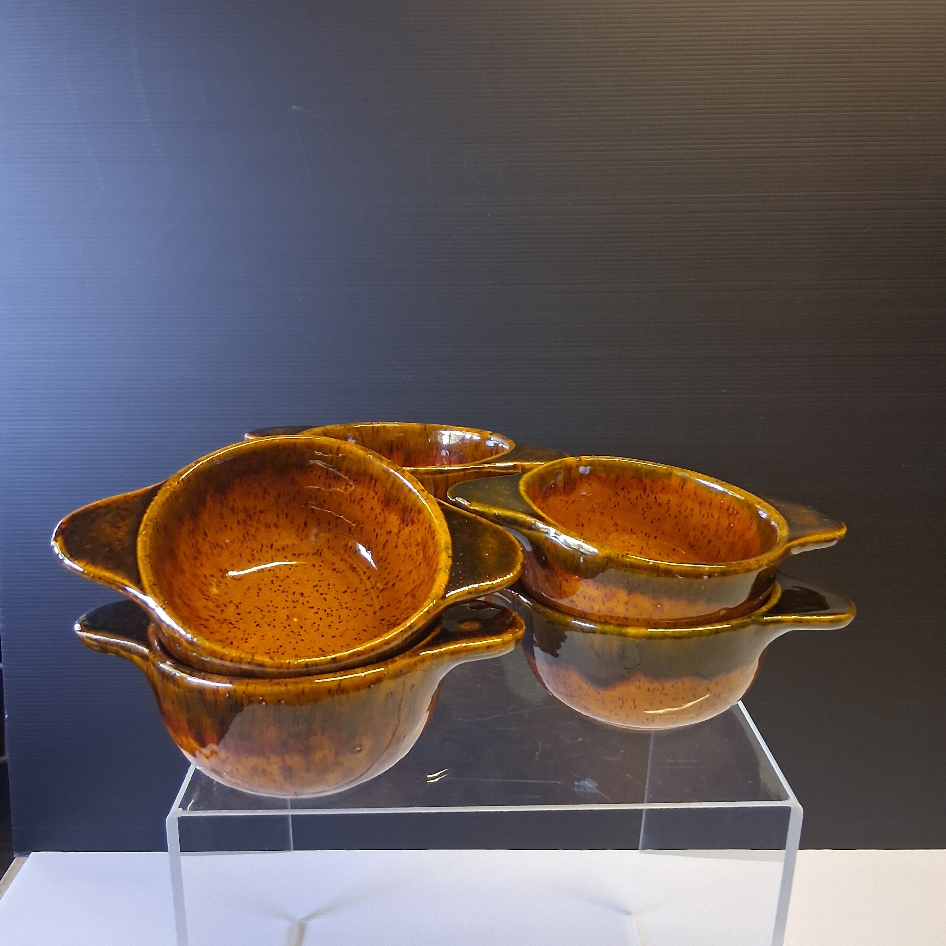 Set of 6 ear bowls in stoneware in very good condition.