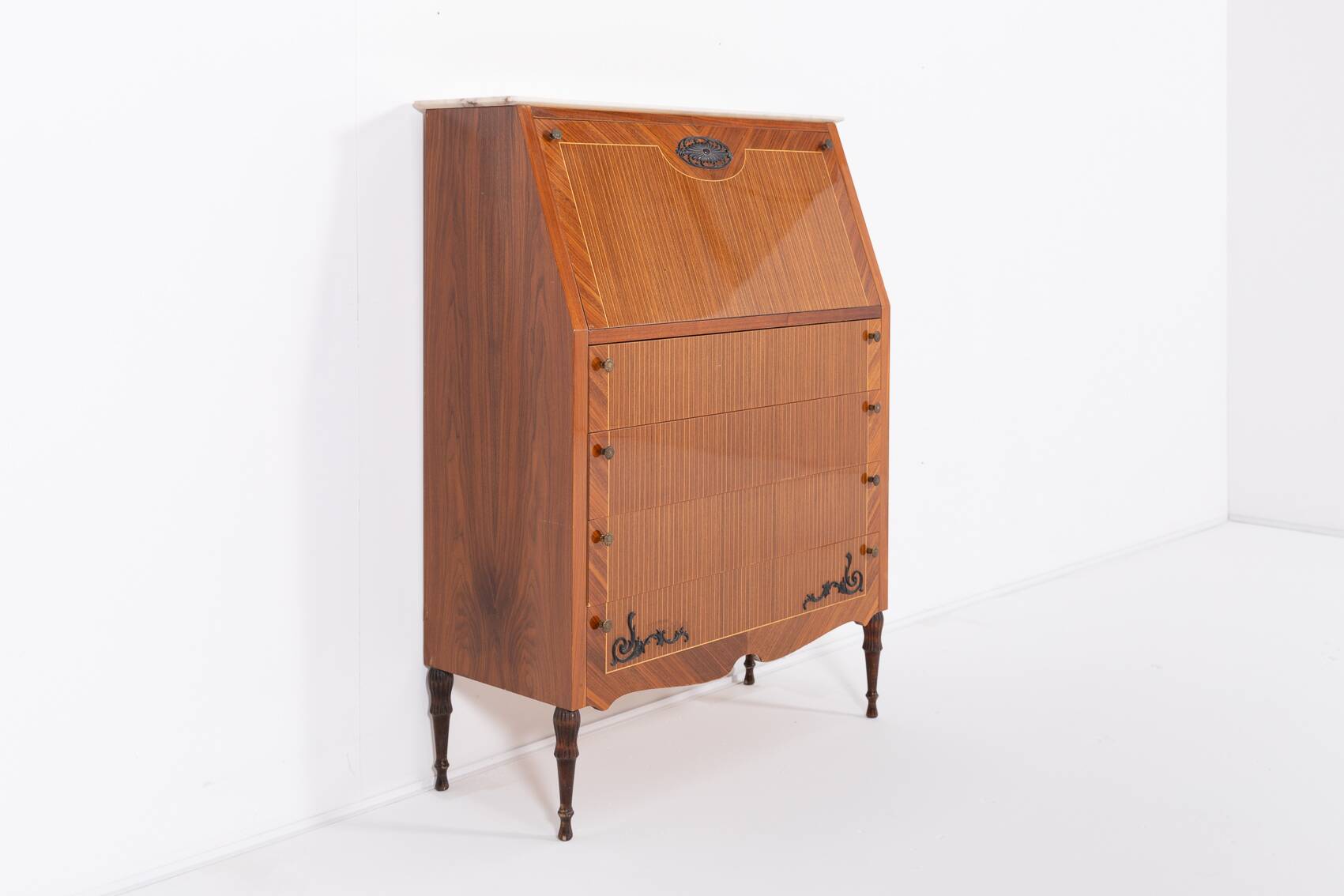 Mid-century Italian chest of drawers by Martineli, 1950