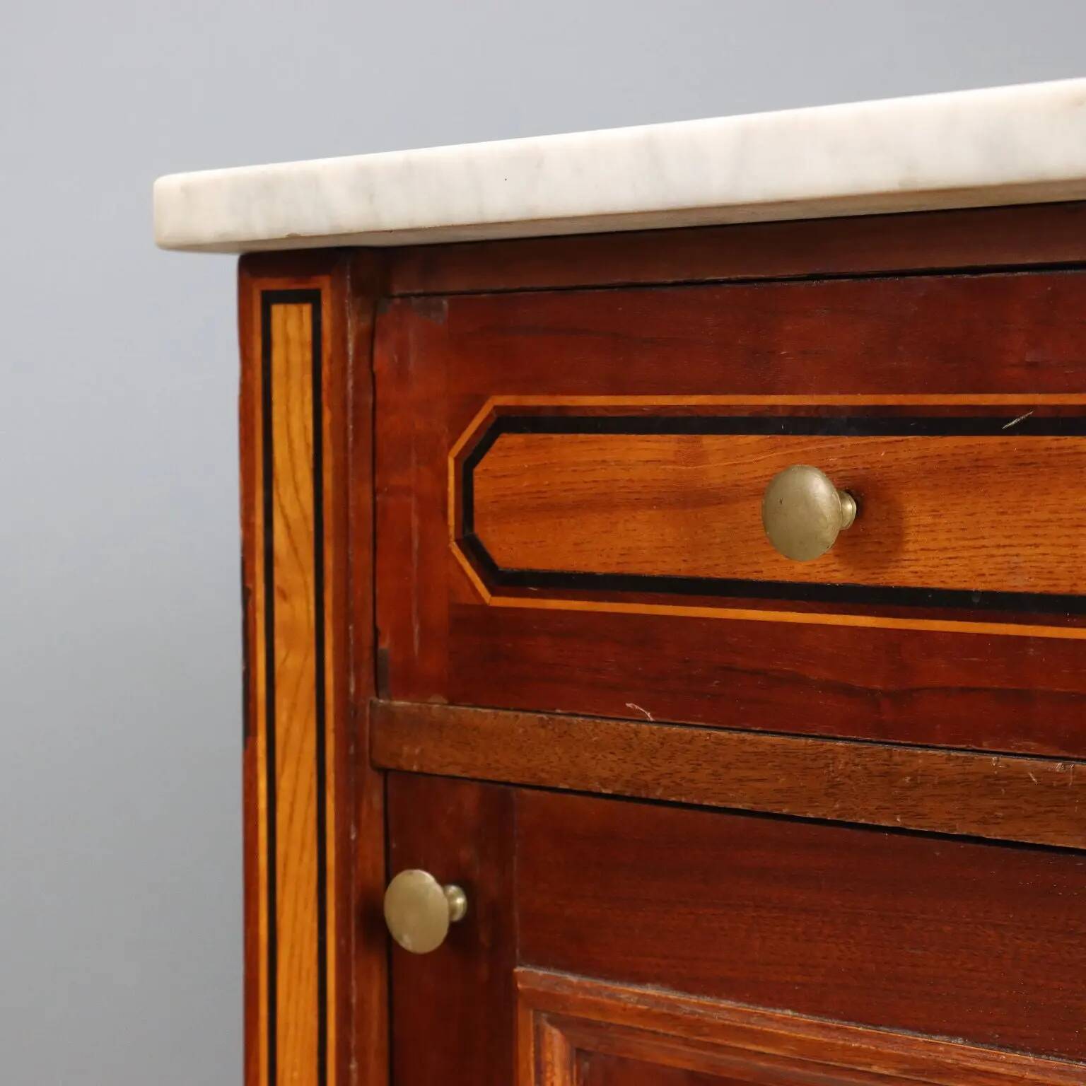 Tables de chevet anciennes en placage d’acajou et marbre blanc, XXe siècle