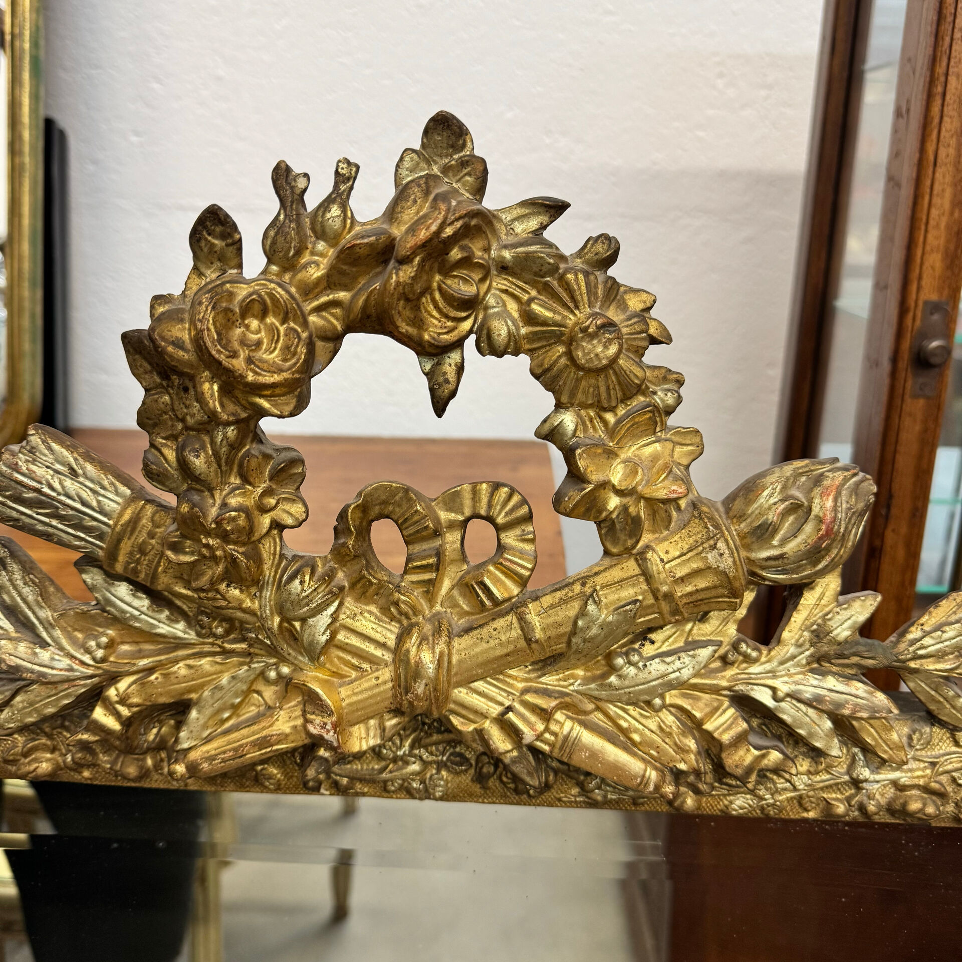 Louis XVI style pediment mirror in gilded wood – 19th century - H118c