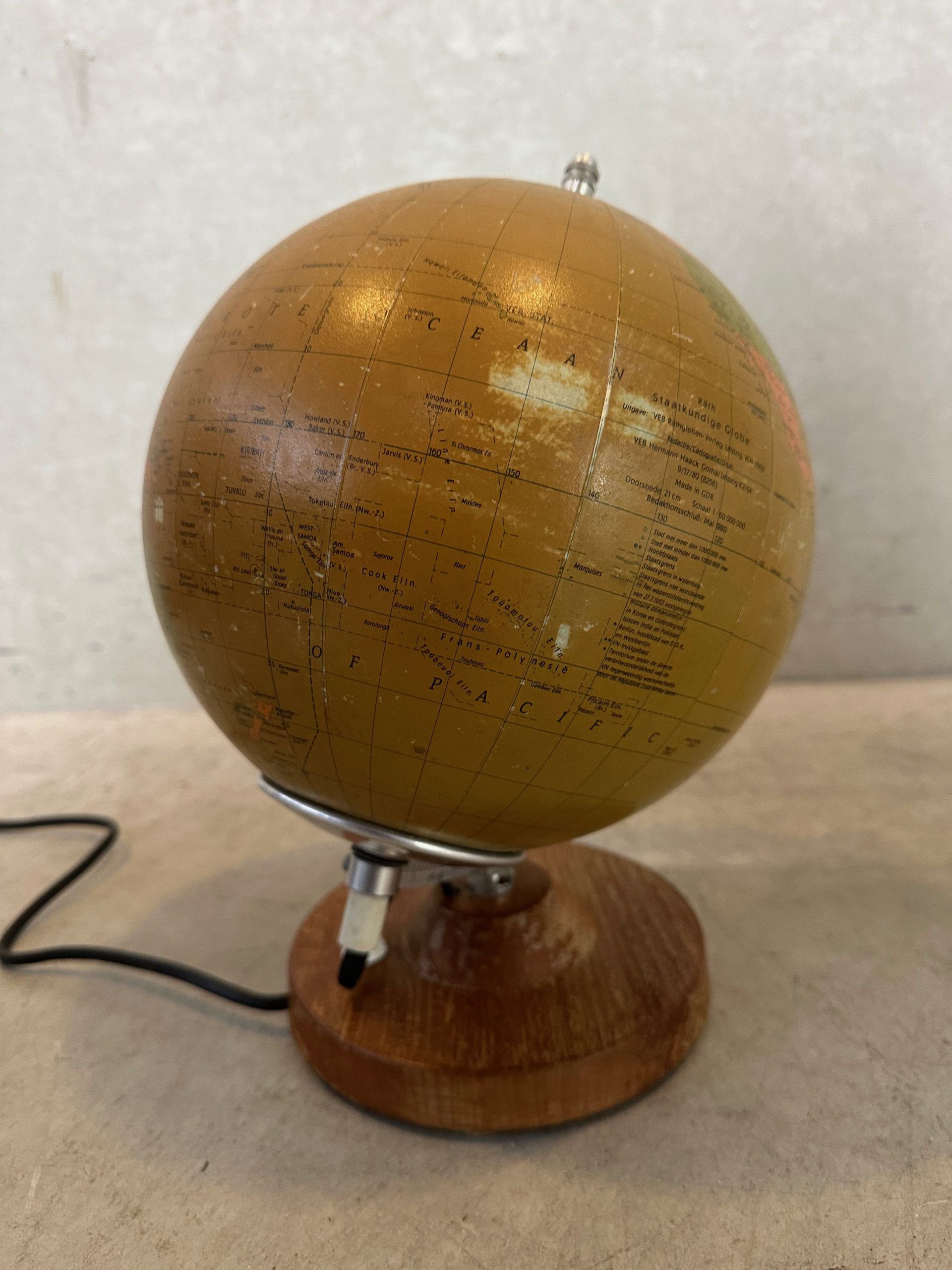 Vintage globe 1980 / lighting – glass