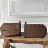 Paire de serre-livres bois sculpté