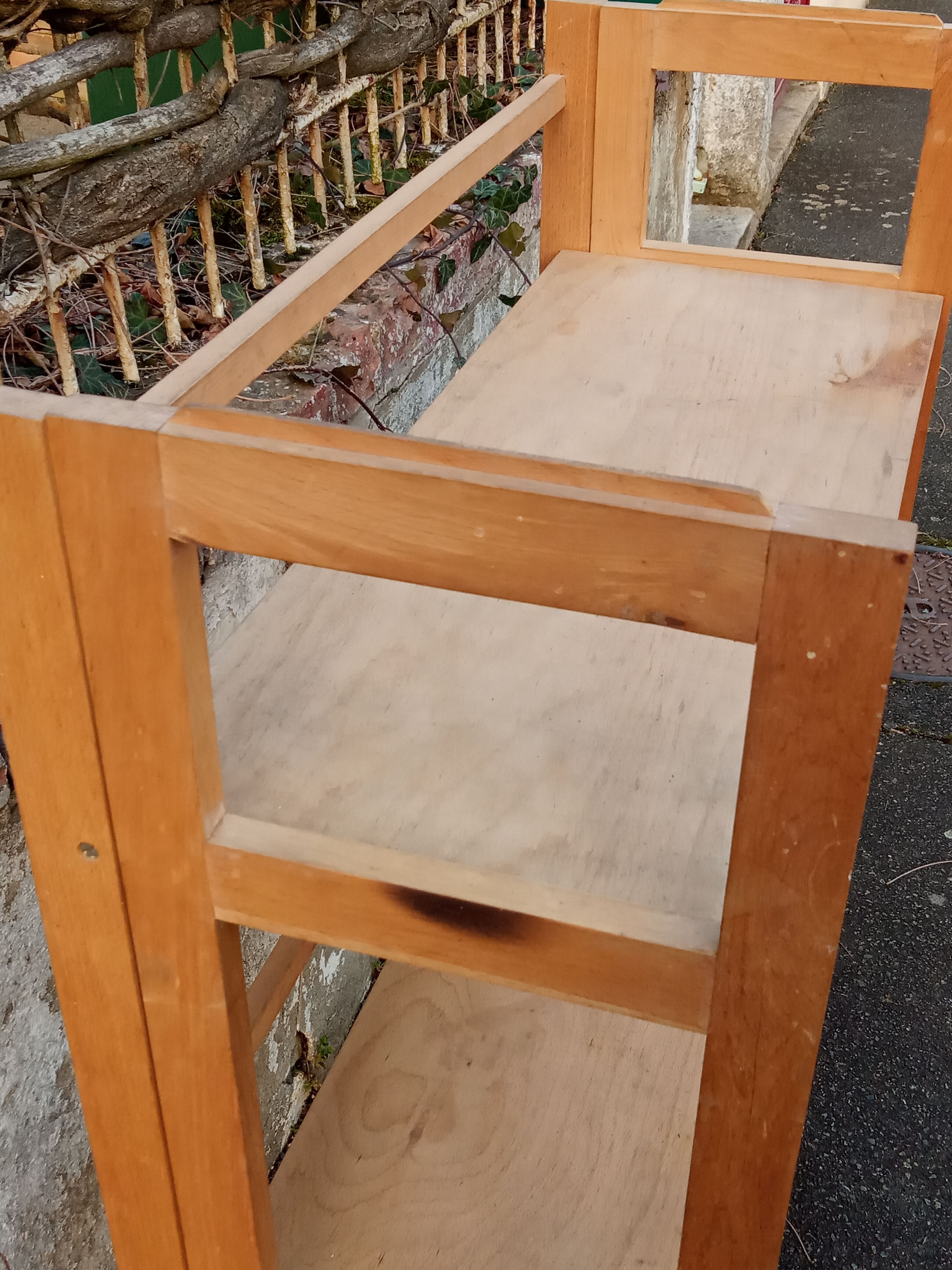 Folding bookseller's shelf
