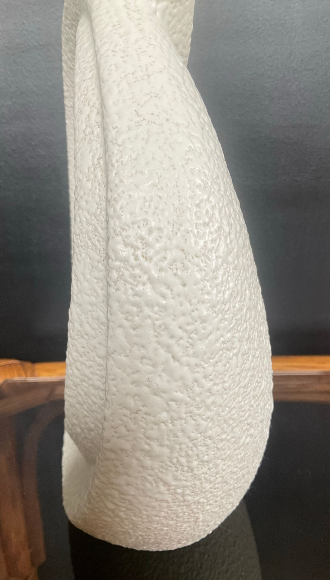 Sculptural vase by Roberto Rigon from the 1970s, signed.