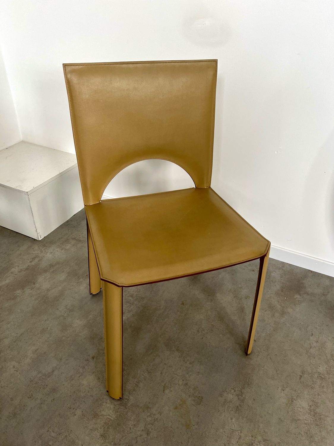 Lot 4 chairs all leather cream design 70s/80s Italy vintage
