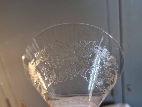 7 coupes à champagne en cristal Art Déco, grappes de raisin( + 2 KDO )