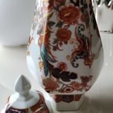 Decorative hexagonal potiche in fine Chinese porcelain, stamped and signed "Red Lions"