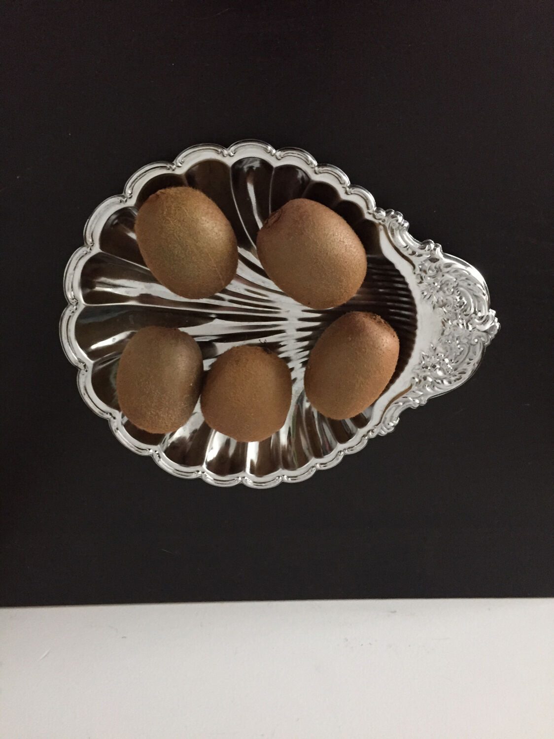Stainless steel shell shaped dish
