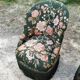 Deux fauteuils crapaud, motifs floraux