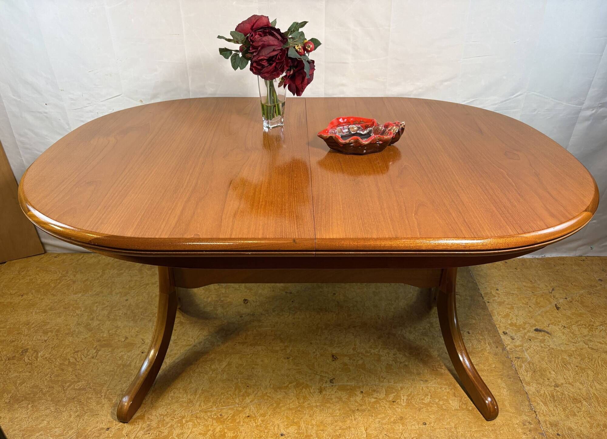 Table à manger extensible en teck oval Sutcliffe de Todmorden des années 1960